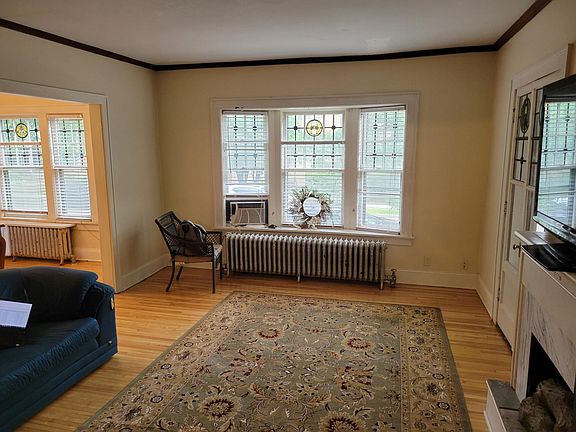 2nd image of 1430 W 27th St