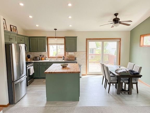 3rd image of 936 Ivy Hills Rd