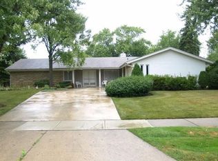 1156 Cayuga Dr, Northbrook, IL
