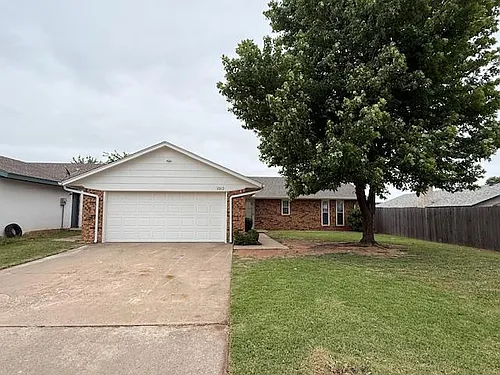 1002 Devon St Photo 1
