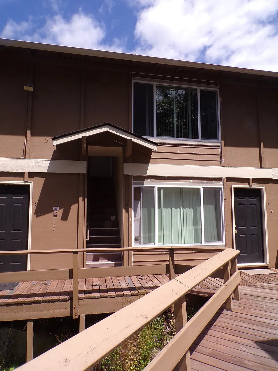 Building Photo - 5102 SW 45th Ave #6