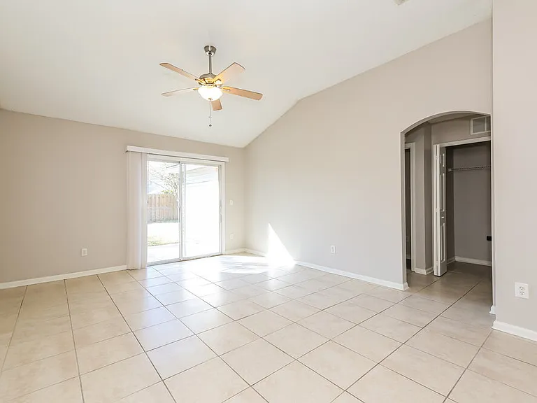 1302 Ardmore St — Photo 9