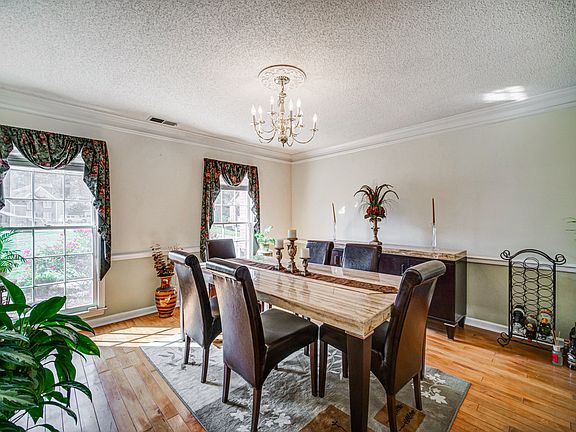 5th image of 2431 Westport Cir SW