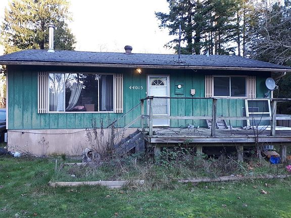 3rd image of 44015 Squakum Rd
