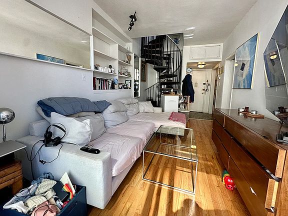 3rd image of 65 W 85th St #4C
