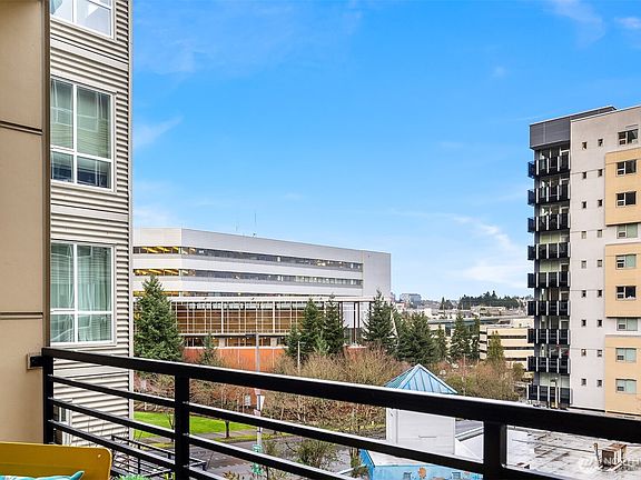5th image of 300 110th Avenue NE #312