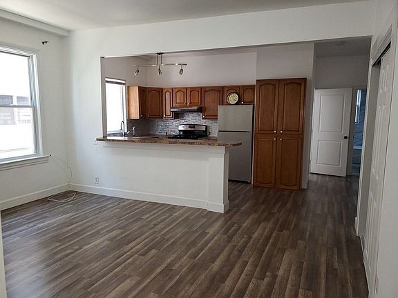 4th image of 2490 E 21st St #1