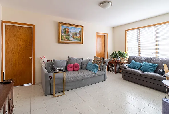 Sold by Compass | media 22