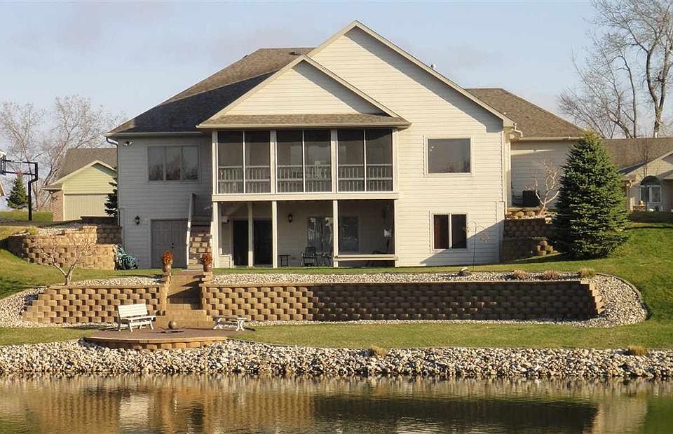 1st image of 19 Venetian Dr