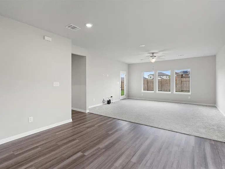 209 Golden Plains Pkwy — Photo 16