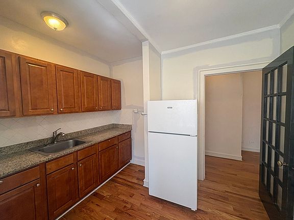 2nd image of 917 W Eastwood Ave APT 705