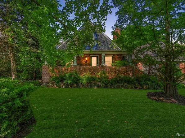 2280 Island View Dr, West Bloomfield, MI 48324