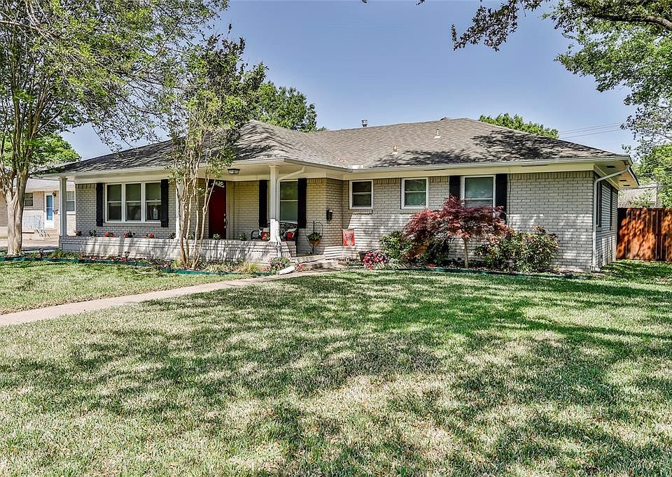 1st image of 204 Saint Lukes Dr