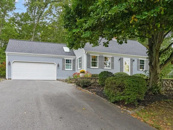 227 Cypress Dr, Swansea, MA 02777