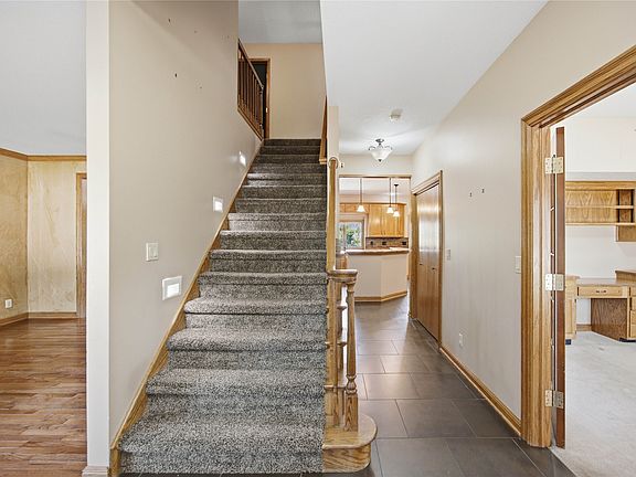 4th image of 901 NW Campus Ridge Ct