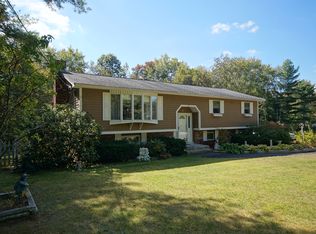 9 Hearthstone Dr, Pelham, NH 03076