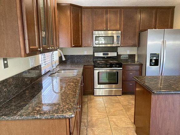 5th image of 27 Pasture Ct