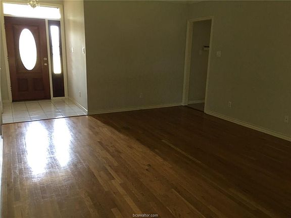 4th image of 605 Hasselt St