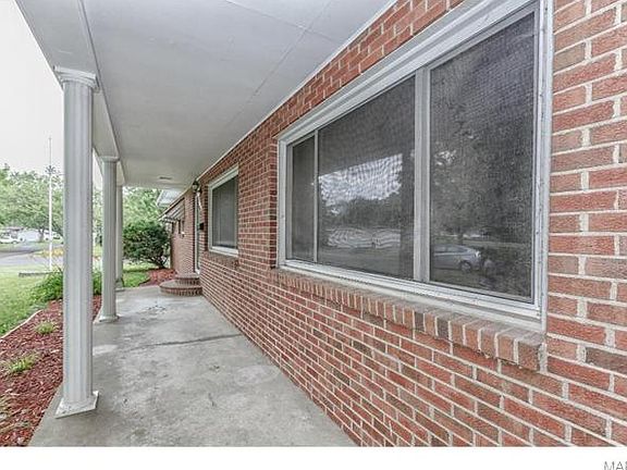 4th image of 940 Loveland Dr