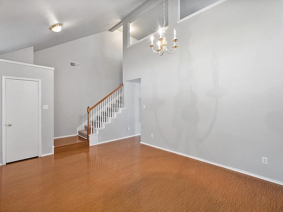 3rd image of 5012 Raymond Dr