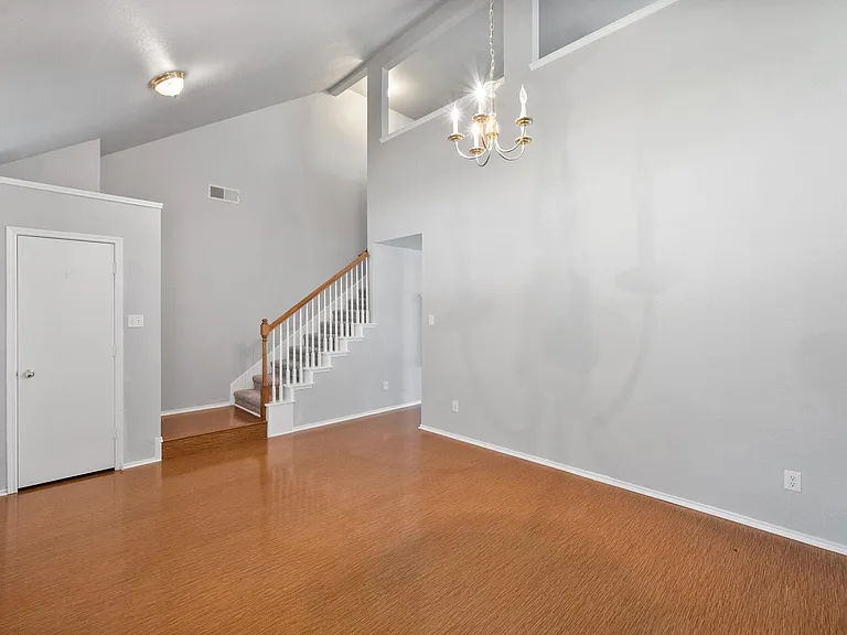 5012 Raymond Dr — Photo 3