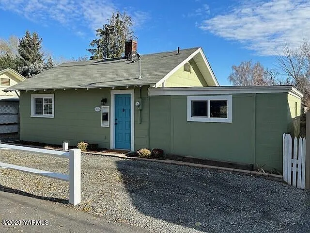 304 1/2 N Wenas Rd photo 1