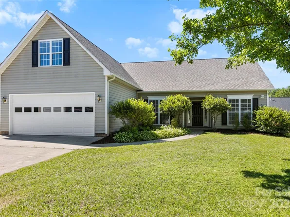 370 Running Briar Rd, Fletcher, NC 28732