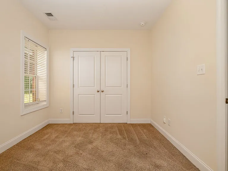 319 Woodvale Pl — Photo 16