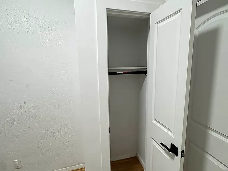 321 E 25th St #1B — Photo 7