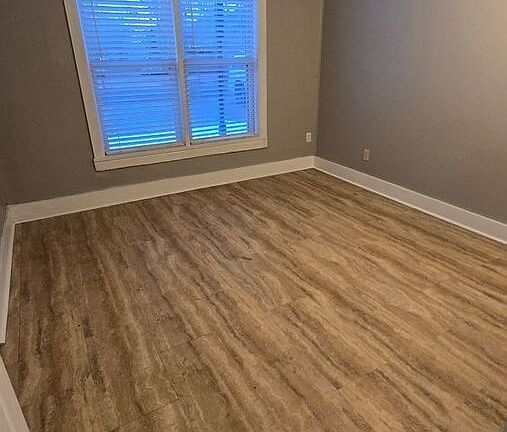 3rd image of 2416 6th Ave