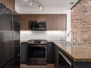 10 Renaissance Sq #315, New Westminster, BC V3M7B1