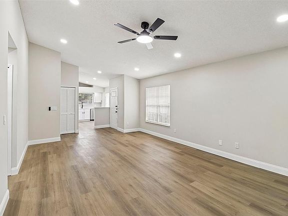 2nd image of 106 LAMPLIGHTER DRIVE