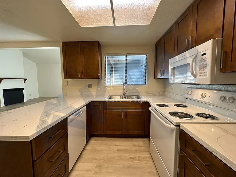 2903 Whittier Ct — Photo 10