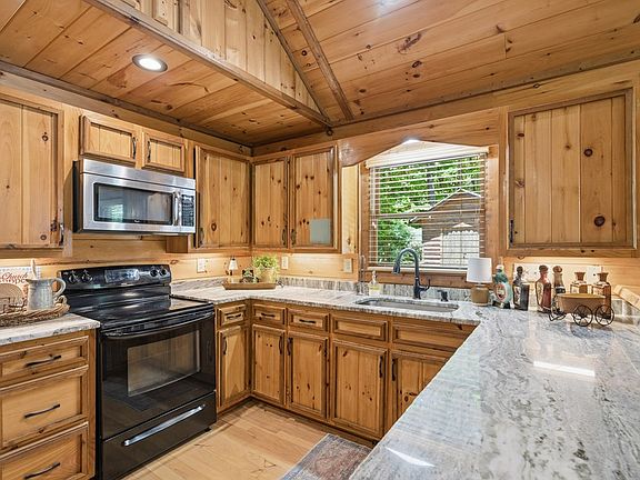 3rd image of 284 The Woods Rd