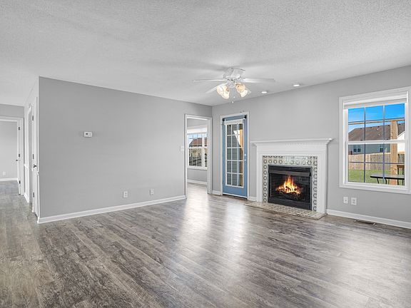 5th image of 1026 Van Buren Ct