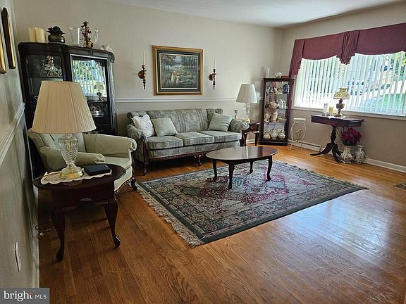 5th image of 50 Harbo Rd