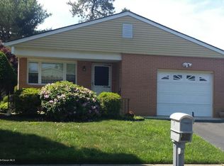 17 Augusta Ct, Toms River, NJ 08757