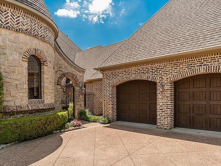 Three Car Garage