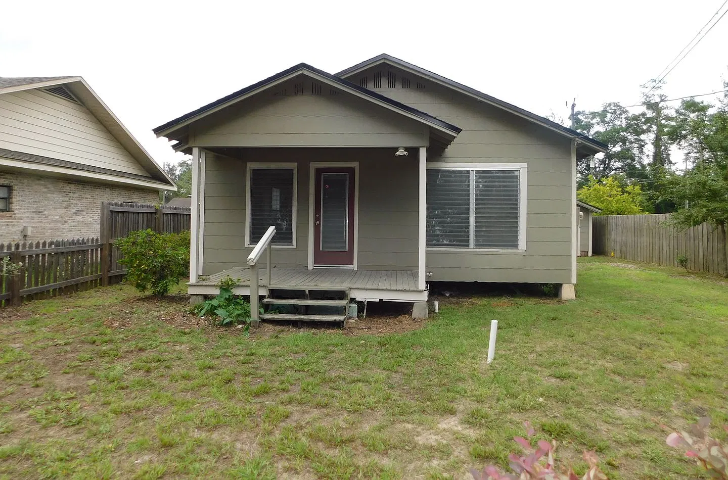 Charming 2 Bedroom! — Photo 1