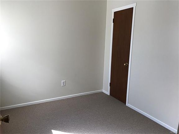 5th image of 306 Village Dr
