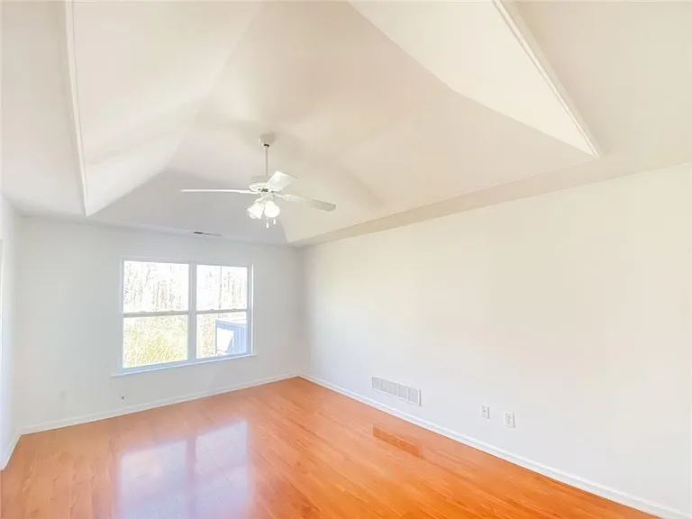 1068 S Gordon Rd — Photo 12