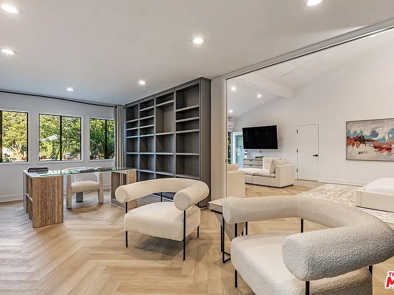 624 N Beverly Dr — Photo 18