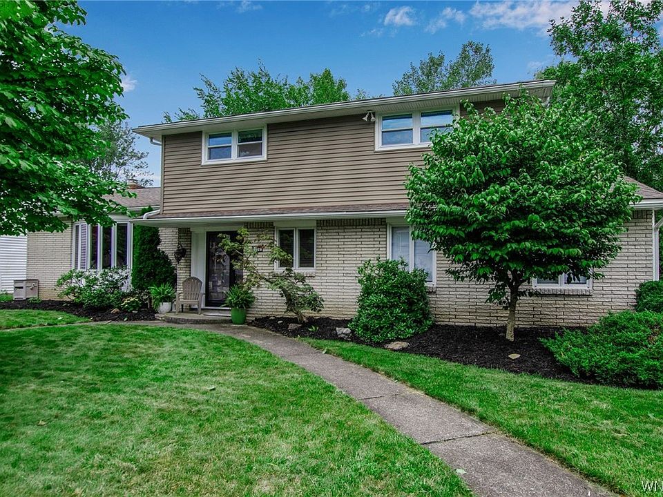 1st image of 106 Foxpoint Dr W