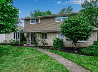 106 Foxpoint Dr W, Buffalo, NY 14221