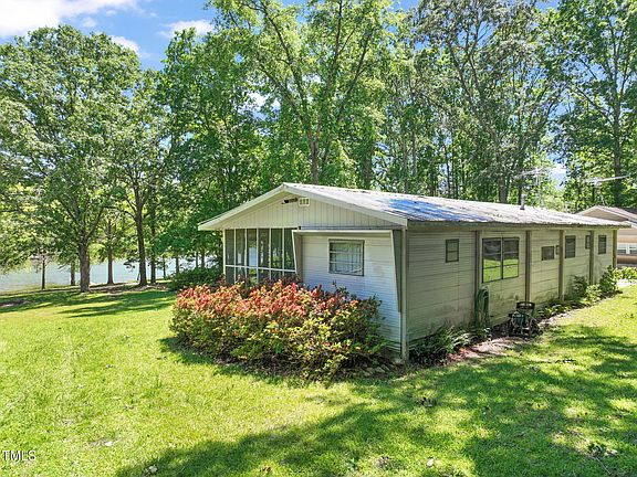 3rd image of 297 Cedar Dr