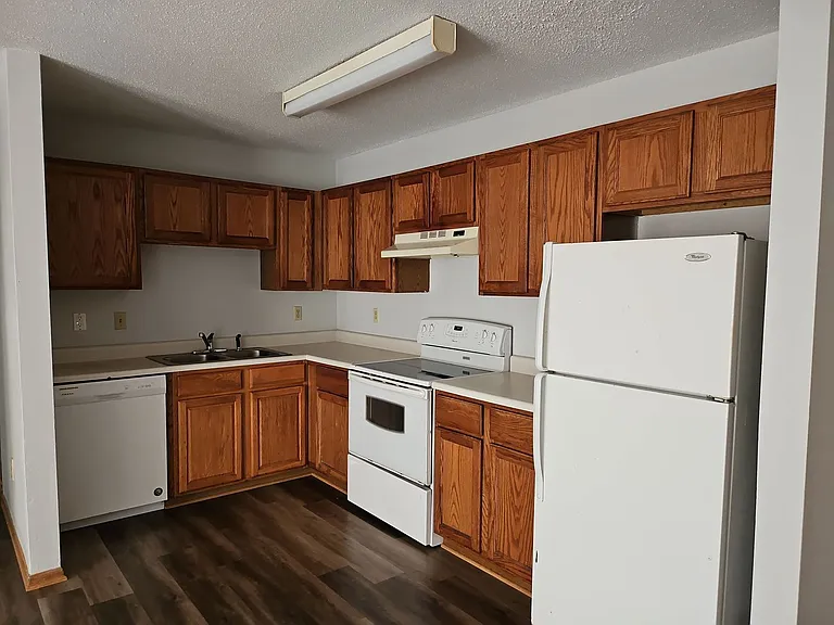 1201 E Bell Avenue — Photo 11