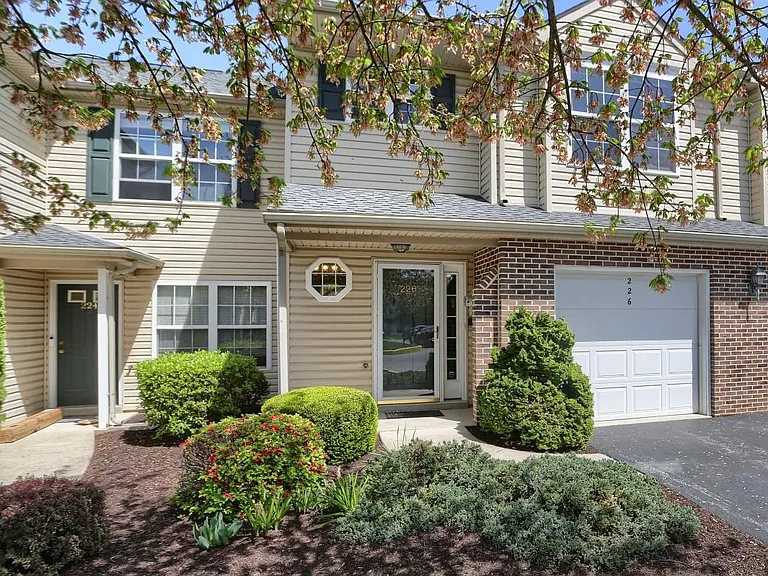 226 Sparrow Rd — Photo 1