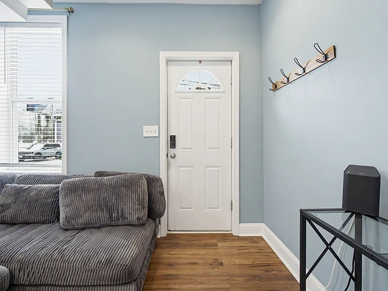 1429 Olive St — Photo 11