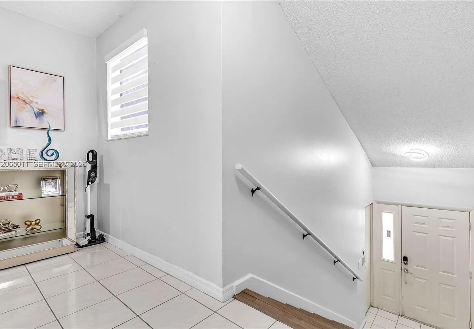 Keys Gate Condo No Four — Photo 3
