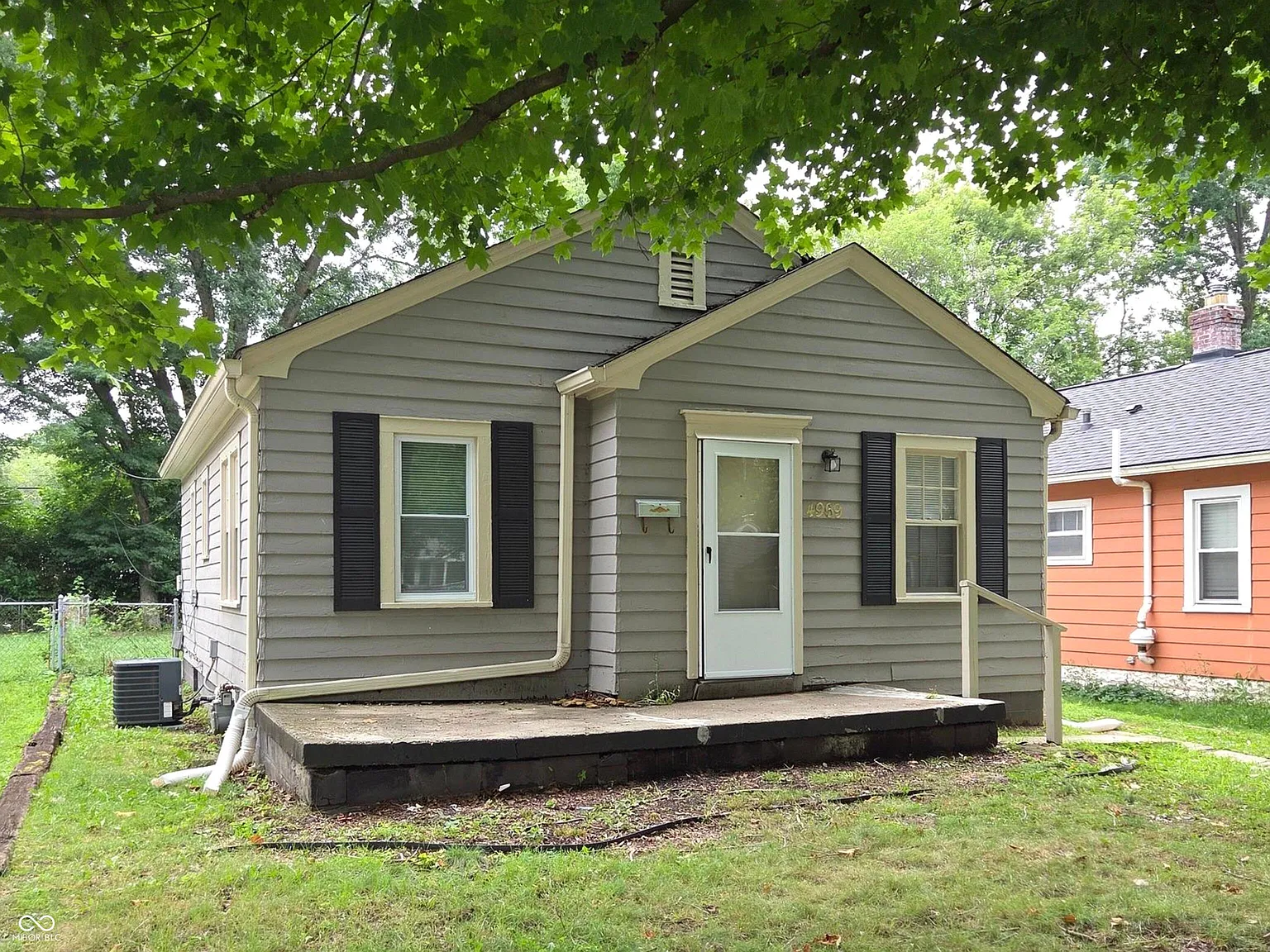 3 bed, 1.0 bath, 1026 sqft, $1,725 — Photo 2